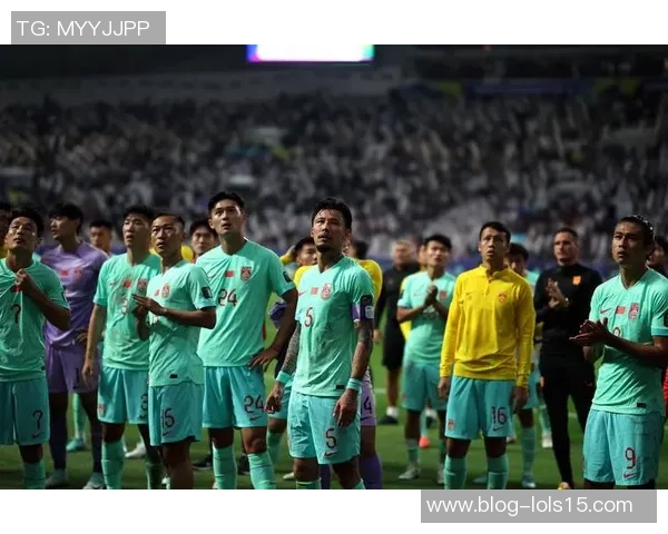 中国男足迎战卡塔尔队力争胜利展现团队精神与竞技状态