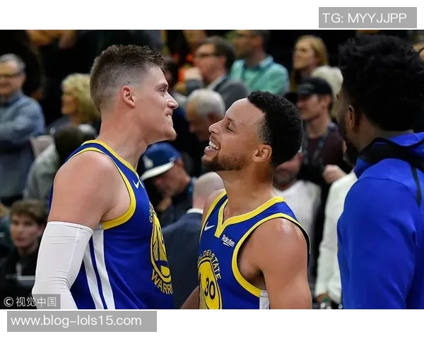 勇士与爵士激战20日谁能在西部争夺战中占得先机